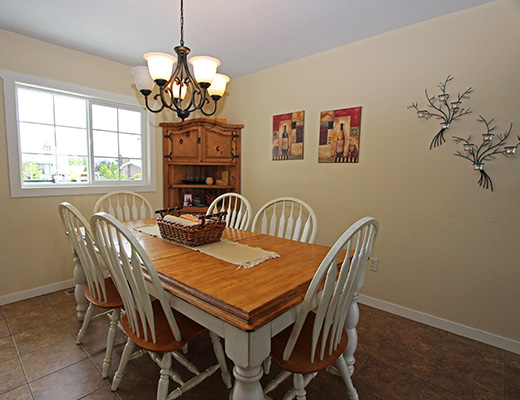 Penticton Hills - 5 Bdrm w/ Pool - Penticton