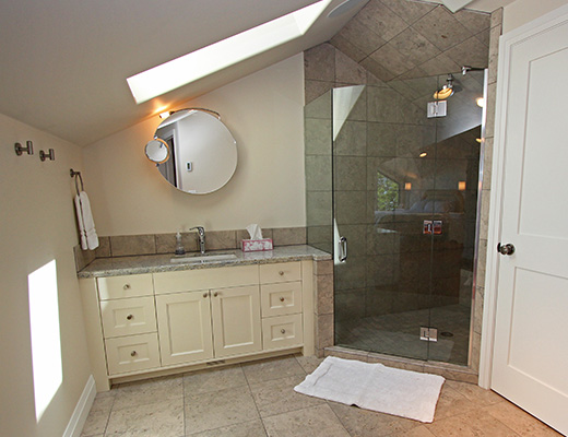 Delcliffe Bay I - 3 Bdrm - Vernon