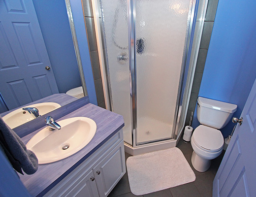 Delcliffe Bay II - 5 Bdrm - Vernon