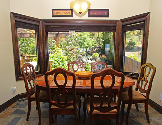Vineyard Estates - 3 Bdrm w/Pool - West Kelowna