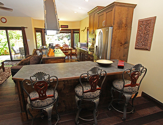Vineyard Estates - 3 Bdrm w/Pool - West Kelowna