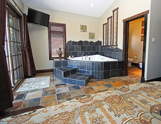 Vineyard Estates - 3 Bdrm w/Pool - West Kelowna