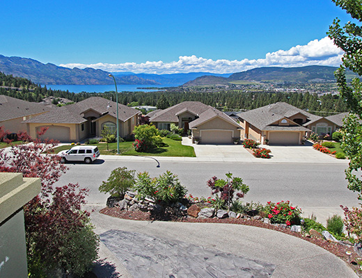 Vineyard Estates - 3 Bdrm w/Pool - West Kelowna