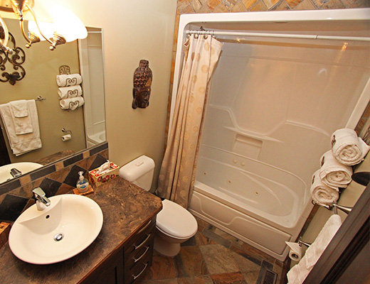 Vineyard Estates - 3 Bdrm w/Pool - West Kelowna