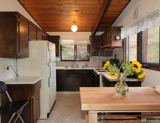 Okanagan Centre Lake House - 2 Bdrm + Den - Lake Country