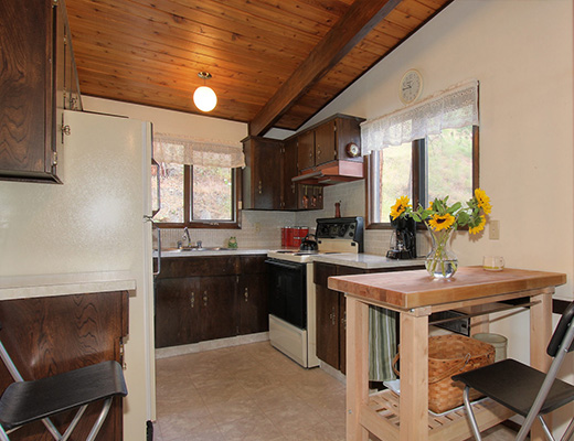 Okanagan Centre Lake House - 2 Bdrm + Den - Lake Country