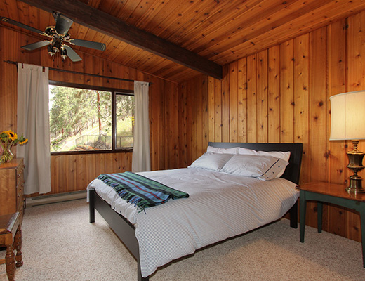 Okanagan Centre Lake House - 2 Bdrm + Den - Lake Country