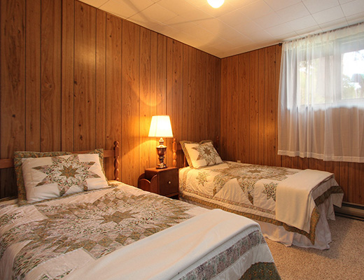 Okanagan Centre Lake House - 2 Bdrm + Den - Lake Country