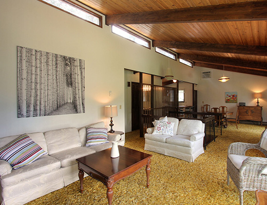 Okanagan Centre Lake House - 2 Bdrm + Den - Lake Country