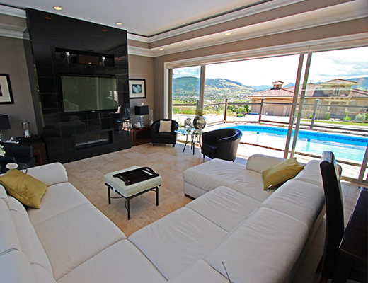 The Rise Home - 2 Bdrm + Loft w/ Pool - Vernon