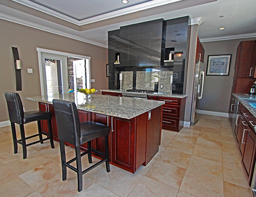 The Rise Home - 2 Bdrm + Loft w/ Pool - Vernon
