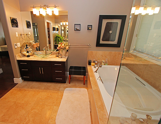 The Rise Home - 2 Bdrm + Loft w/ Pool - Vernon