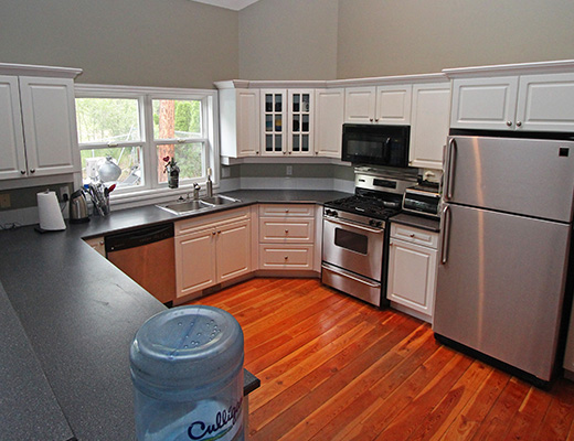 Okanagan Oasis in Quail Ridge - 4 Bdrm w/ Pool - Kelowna