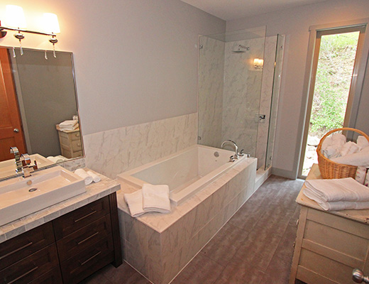 Peachland Paradise - 5 Bdrm - Peachland