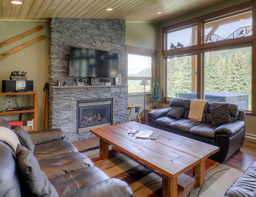 Bear Bottom Lodge - 4 Bdrm HT - Sun Peaks