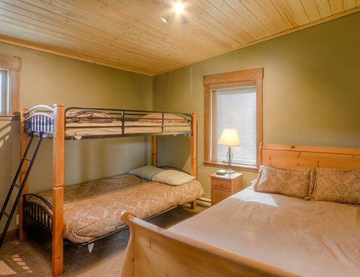 Bear Bottom Lodge - 4 Bdrm HT - Sun Peaks