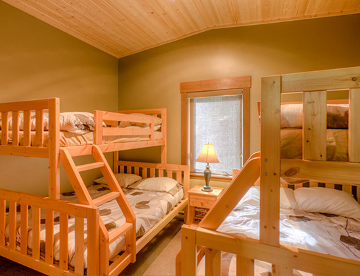 Bear Bottom Lodge - 4 Bdrm HT - Sun Peaks