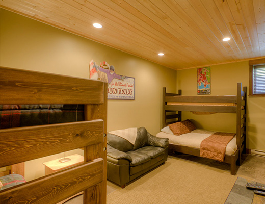 Bear Bottom Lodge - 4 Bdrm HT - Sun Peaks