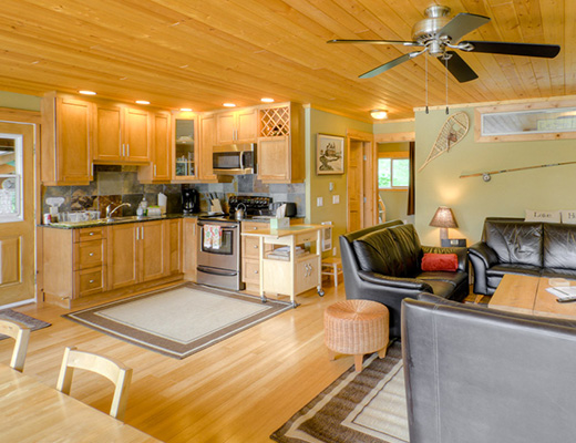 Heffley Lake Cottage - 3 Bdrm + Bunk House - Heffley Lake