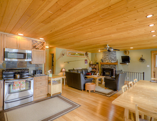 Heffley Lake Cottage - 3 Bdrm + Bunk House - Heffley Lake