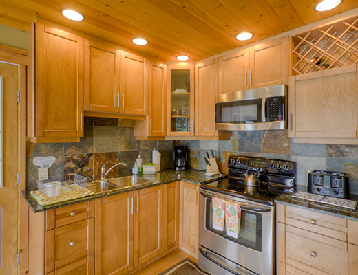 Heffley Lake Cottage - 3 Bdrm + Bunk House - Heffley Lake