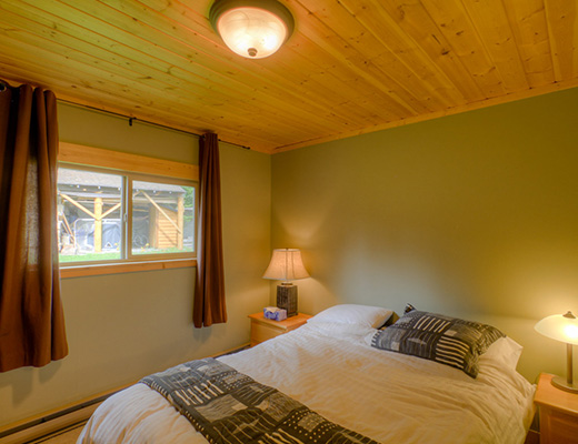 Heffley Lake Cottage - 3 Bdrm + Bunk House - Heffley Lake