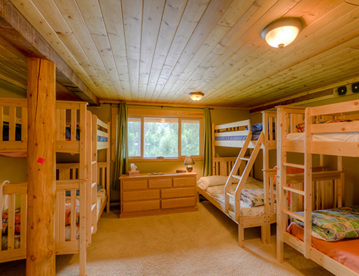 Heffley Lake Cottage - 3 Bdrm + Bunk House - Heffley Lake