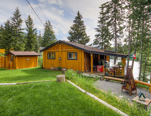 Heffley Lake Cottage - 3 Bdrm + Bunk House - Heffley Lake