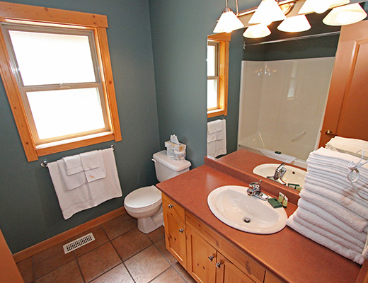 Howard's Haven & Doug's Den - 5 Bdrm + Loft HT - Sun Peaks