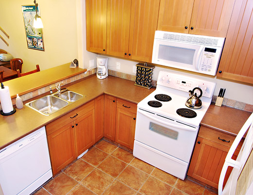 Trails Edge #04 - 2 Bdrm + Den HT - Sun Peaks