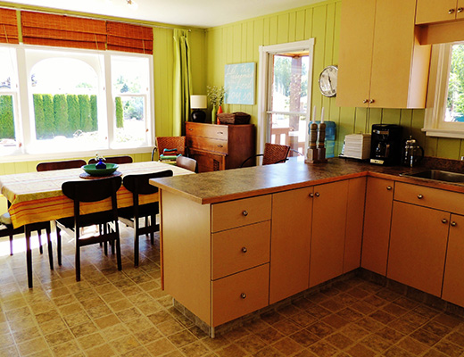 Cowles Cottage - 4 Bdrm - Summerland