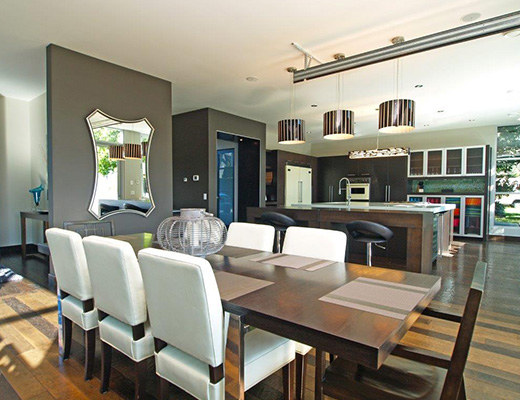 Lakefront Retreat - 4 Bdrm - Kelowna