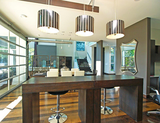 Lakefront Retreat - 4 Bdrm - Kelowna