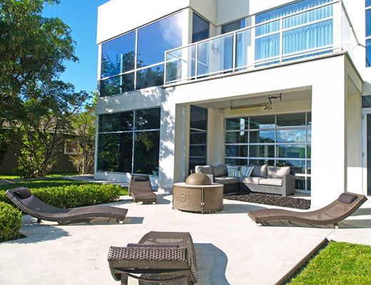 Lakefront Retreat - 4 Bdrm - Kelowna