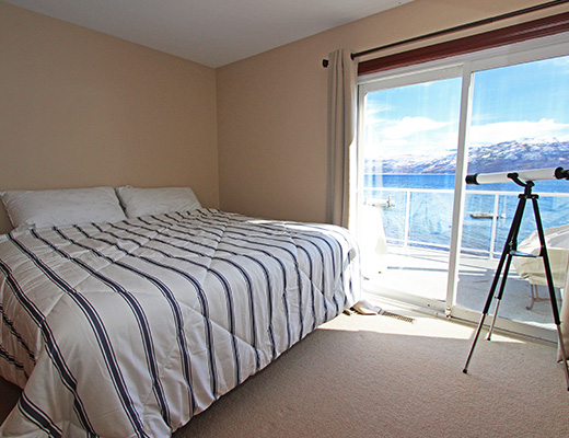 Okanagan Beach House - 5 Bdrm - Peachland