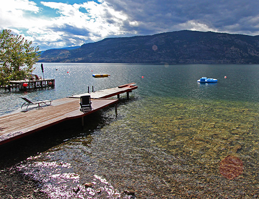 Ogopogo Lakeshore Home - 5 Bdrm HT - Kelowna