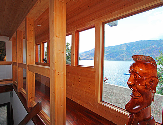 Ogopogo Lakeshore Home - 5 Bdrm HT - Kelowna