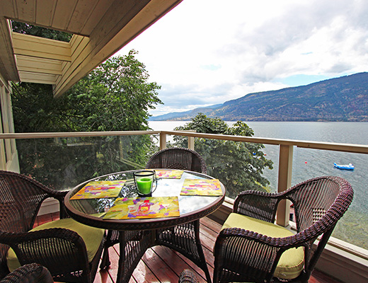 Ogopogo Lakeshore Home - 5 Bdrm HT - Kelowna