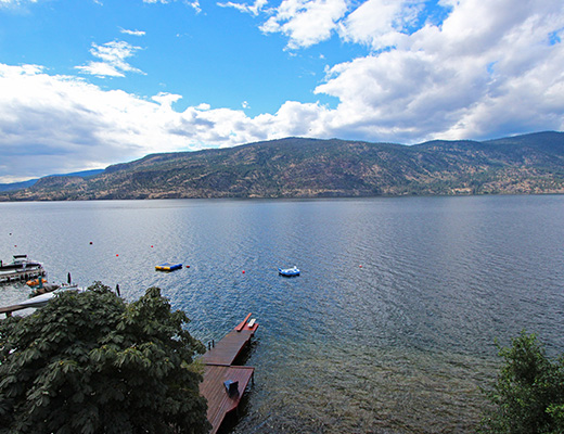 Ogopogo Lakeshore Home - 5 Bdrm HT - Kelowna