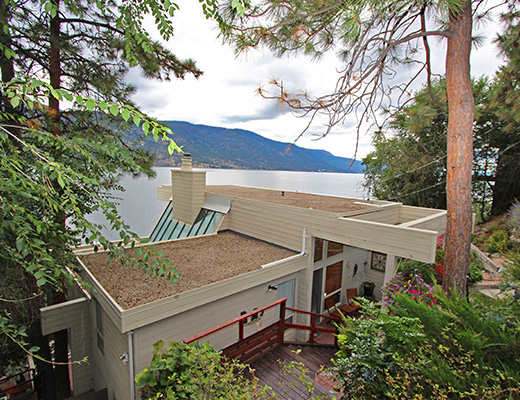 Ogopogo Lakeshore Home - 5 Bdrm HT - Kelowna