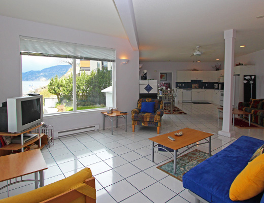 Amykonos Lakeside Suite - 2 Bdrm - Kelowna