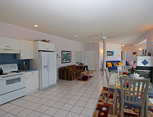 Amykonos Lakeside Suite - 2 Bdrm - Kelowna