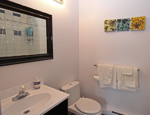 Amykonos Lakeside Suite - 2 Bdrm - Kelowna