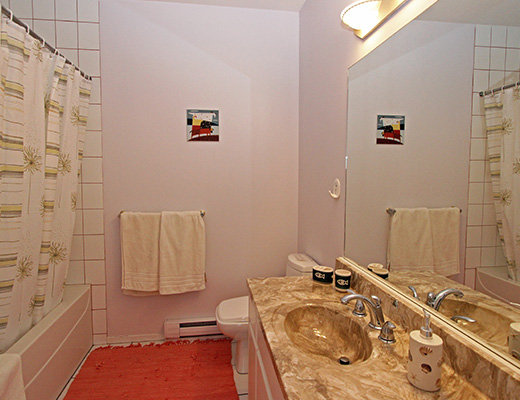 Amykonos Lakeside Suite - 2 Bdrm - Kelowna