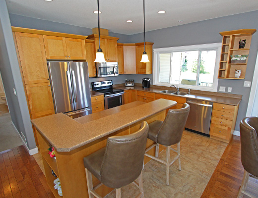 Kalamalka Valley View - 6 Bdrm HT - Vernon