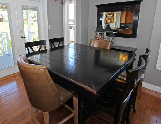 Kalamalka Valley View - 6 Bdrm HT - Vernon