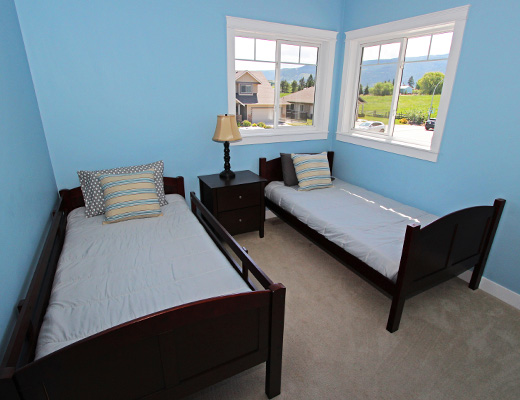 Kalamalka Valley View - 6 Bdrm HT - Vernon