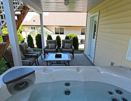 Kalamalka Valley View - 6 Bdrm HT - Vernon