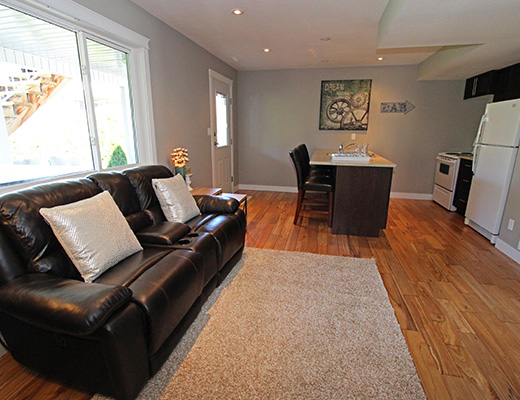 Kalamalka Valley View - 6 Bdrm HT - Vernon