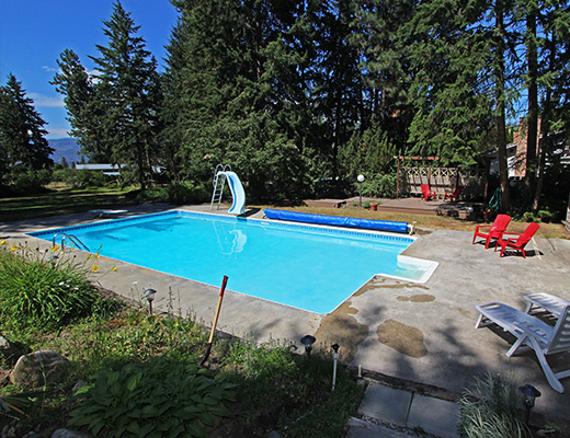 Forest View Estate - 5 Bdrm w/ Pool - Kelowna